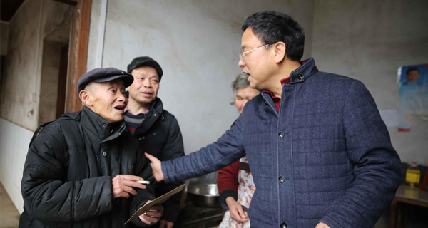 歲末年關(guān)送真情，扶貧慰問(wèn)暖人心！